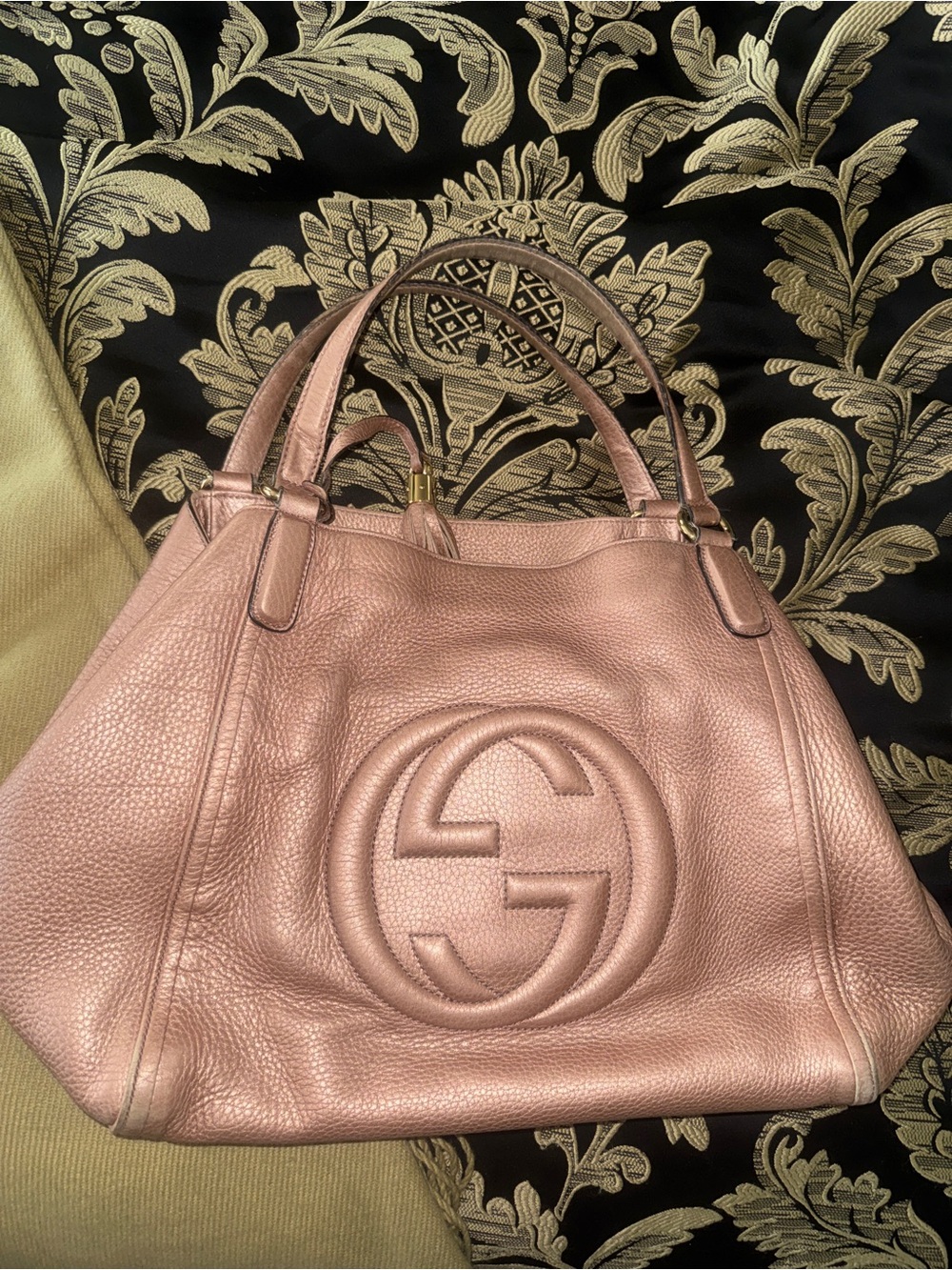 Gucci Pink Leather Shoulder Bag with Embossed Double G